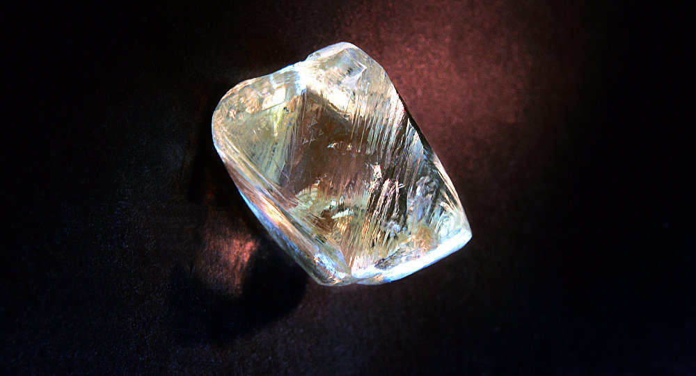Крупный алмаз