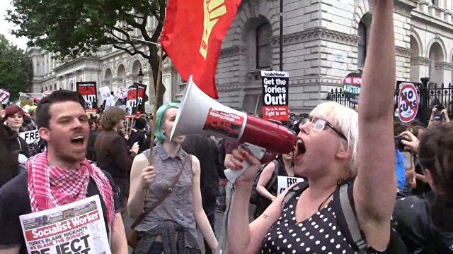 Демонстранты на улицах Лондона выступили против сокращения госрасходов