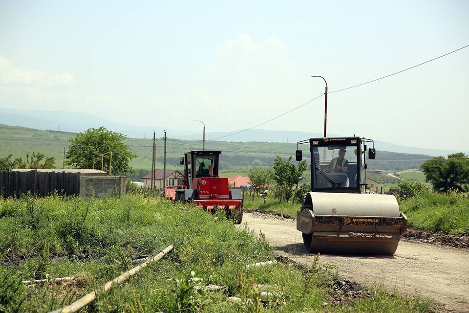 Мэрия Тбилиси восстанавливает дороги на окраинах столицы