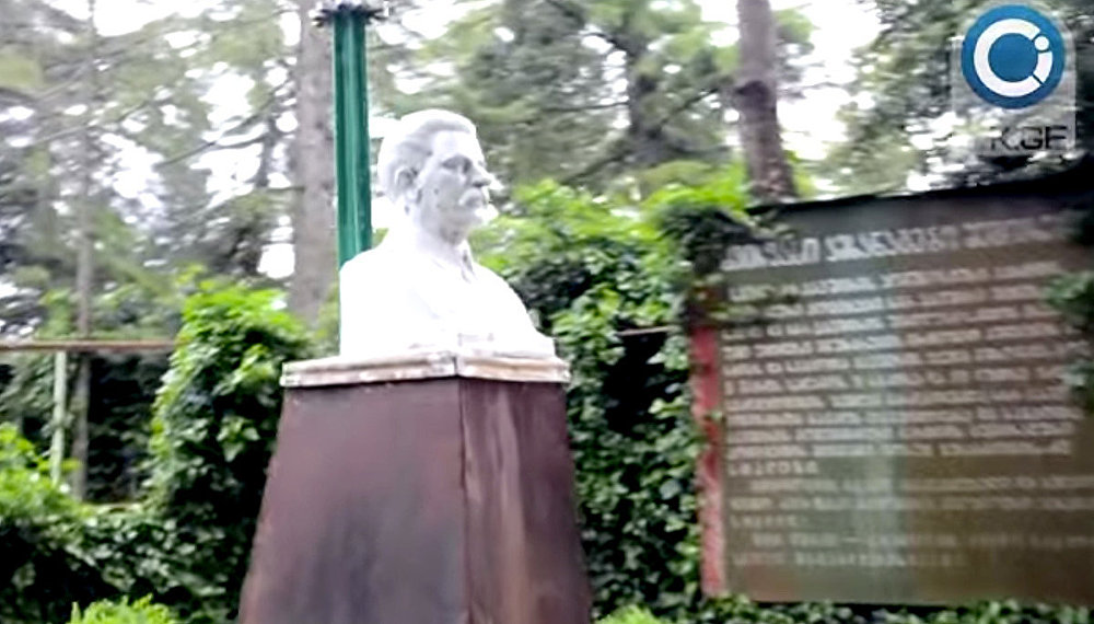 В кахетинском селе появился мавзолей с фигурой Сталина