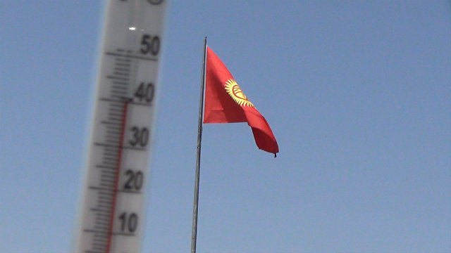 Столбик термометра в аномальную жару в Бишкеке