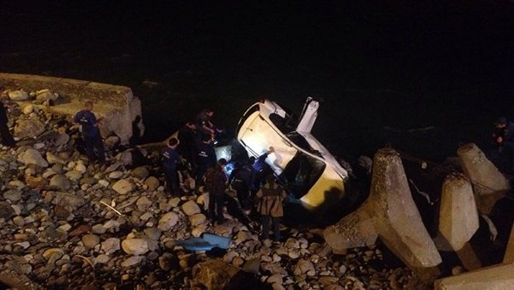Спасатели нашли тело девочки, пропавшей после ДТП в Абхазии