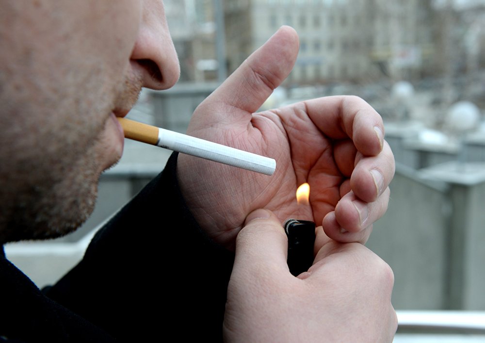 Ученые: рост зарплаты у мужчин приводит к отказу от курения