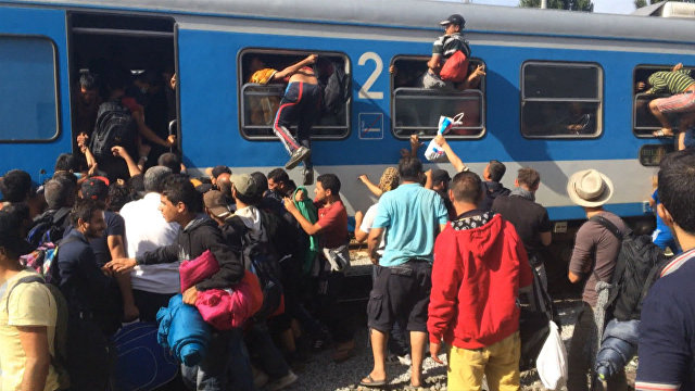 Политолог: депортацией беженцев Европа пытается успокоить общество