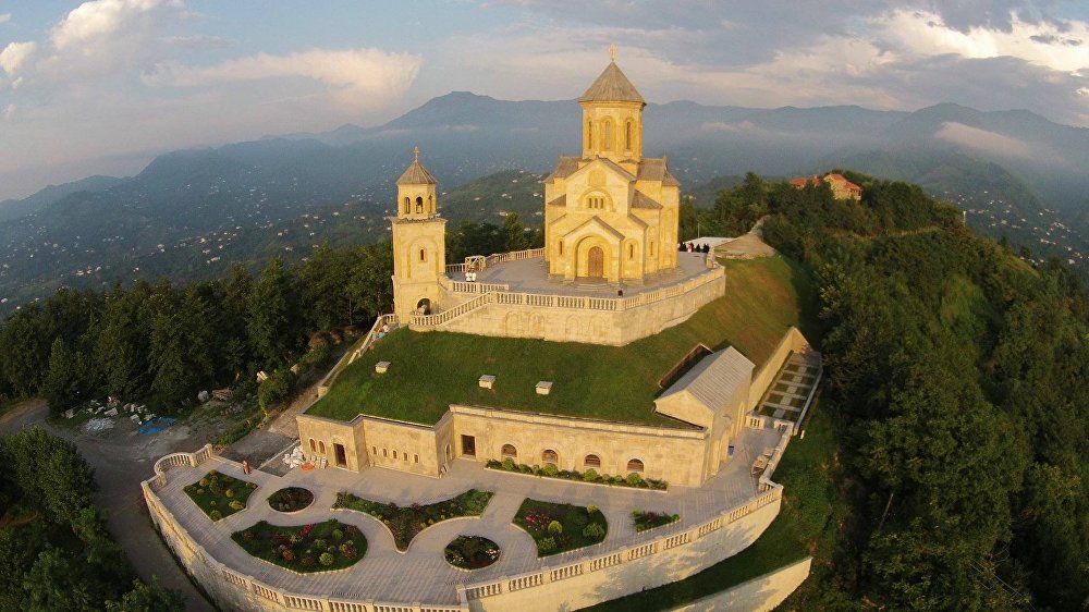 Спустя 15 лет монастырский комплекс Святой Троицы открыт в Аджарии