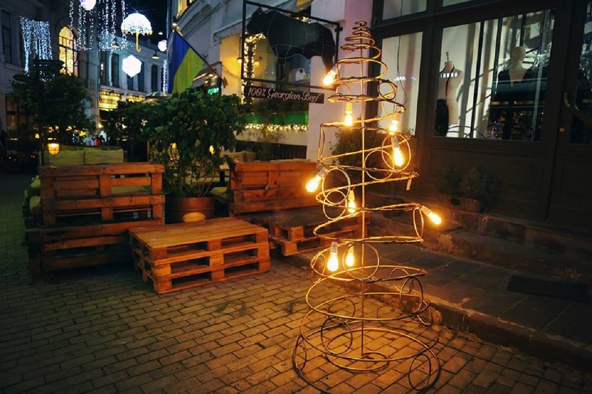 Фестиваль елок в Тбилиси