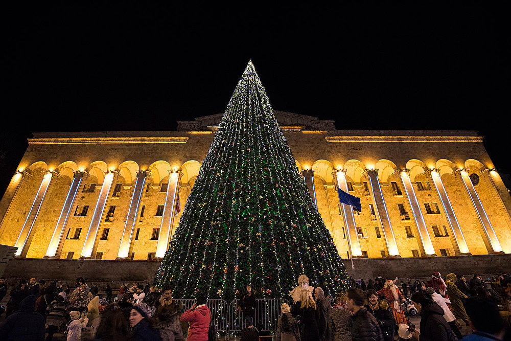 Жители Тбилиси пожелали в Новом году всей планете мира и счастья