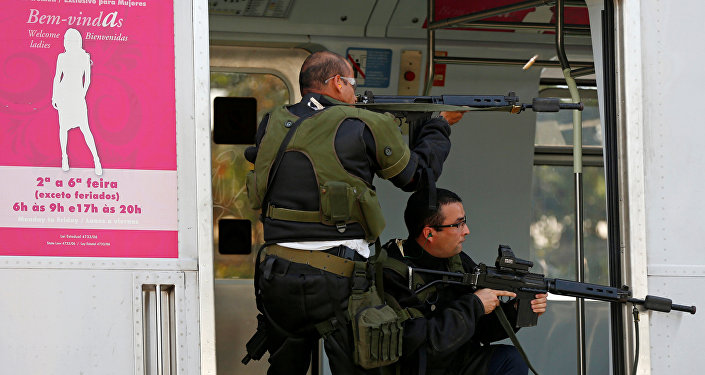 Спецподразделение бразильской армии проводит антитеррористические учения в Рио-де Жанейро в преддверии Олимпиады
