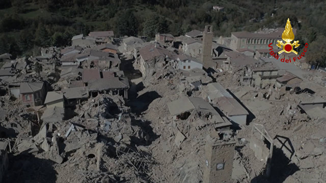 ცენტრალურ იტალიაში მიწისძვრის დროს შენობების ნგრევის ვიდეოკადრები
