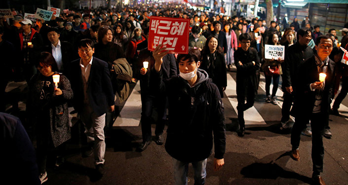 Десятки тысяч человек вышли на улицы Сеула на акцию против президента Южной Кореи