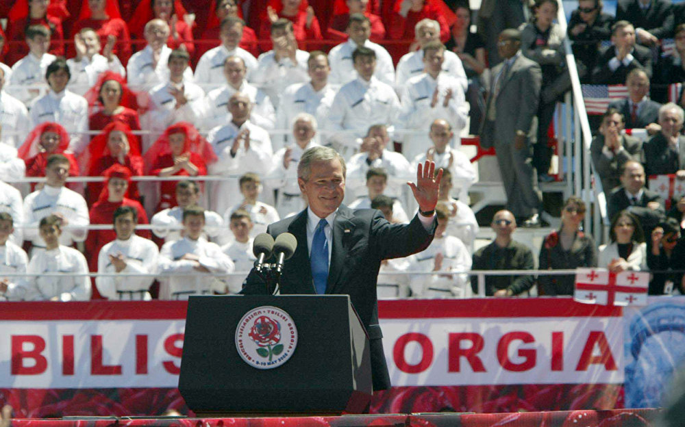 Джордж Буш в Тбилиси: 12 хинкали и неразорвавшаяся граната