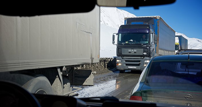 ტრაილერები სამხედრო გზაზე ტრაილერები სამხედრო გზაზე