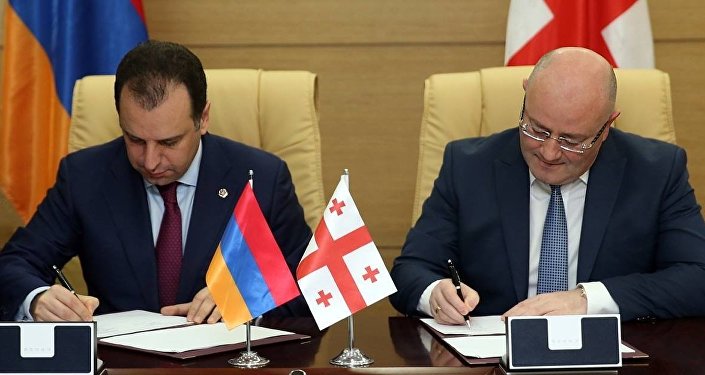 საქართველოსა და სომხეთის თავდაცვის მინისტრები ლევან იზორია და ვიგენ სარგსიანი საქართველოსა და სომხეთის თავდაცვის მინისტრები ლევან იზორია და ვიგენ სარგსიანი