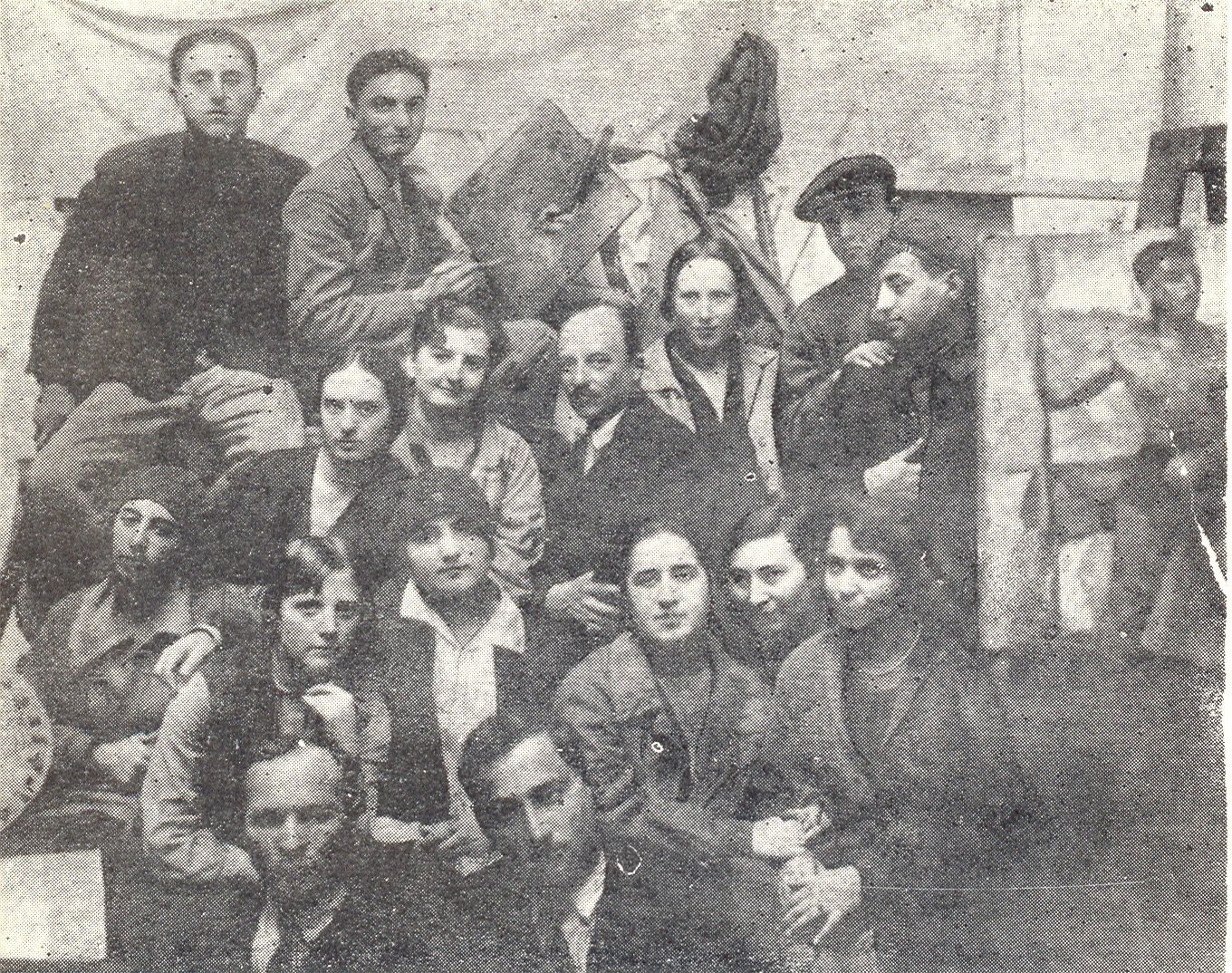 Евгений Лансере со своим классом в Тбилисской Академии художеств, 1929-й год Евгений Лансере со своим классом в Тбилисской Академии художеств, 1929-й год