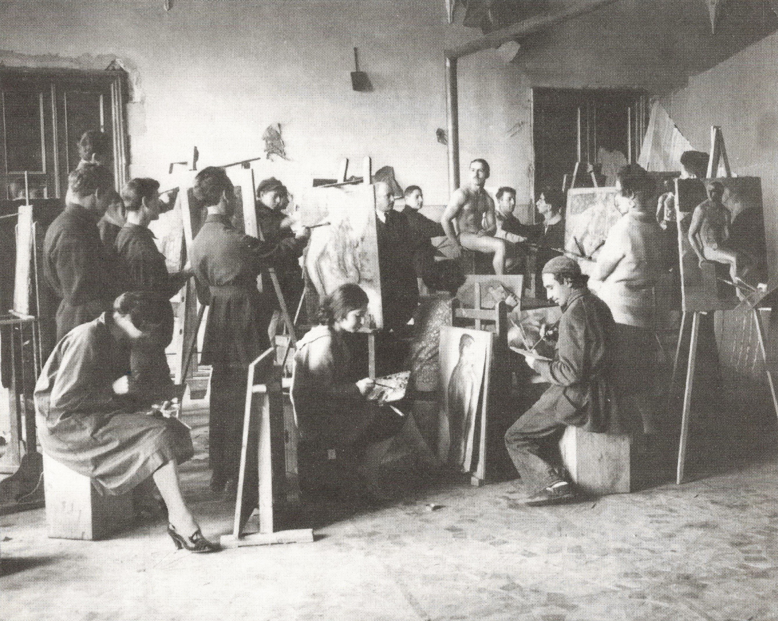 В учебном классе Тифлисской академии художеств, 1920-е годы В учебном классе Тифлисской академии художеств, 1920-е годы