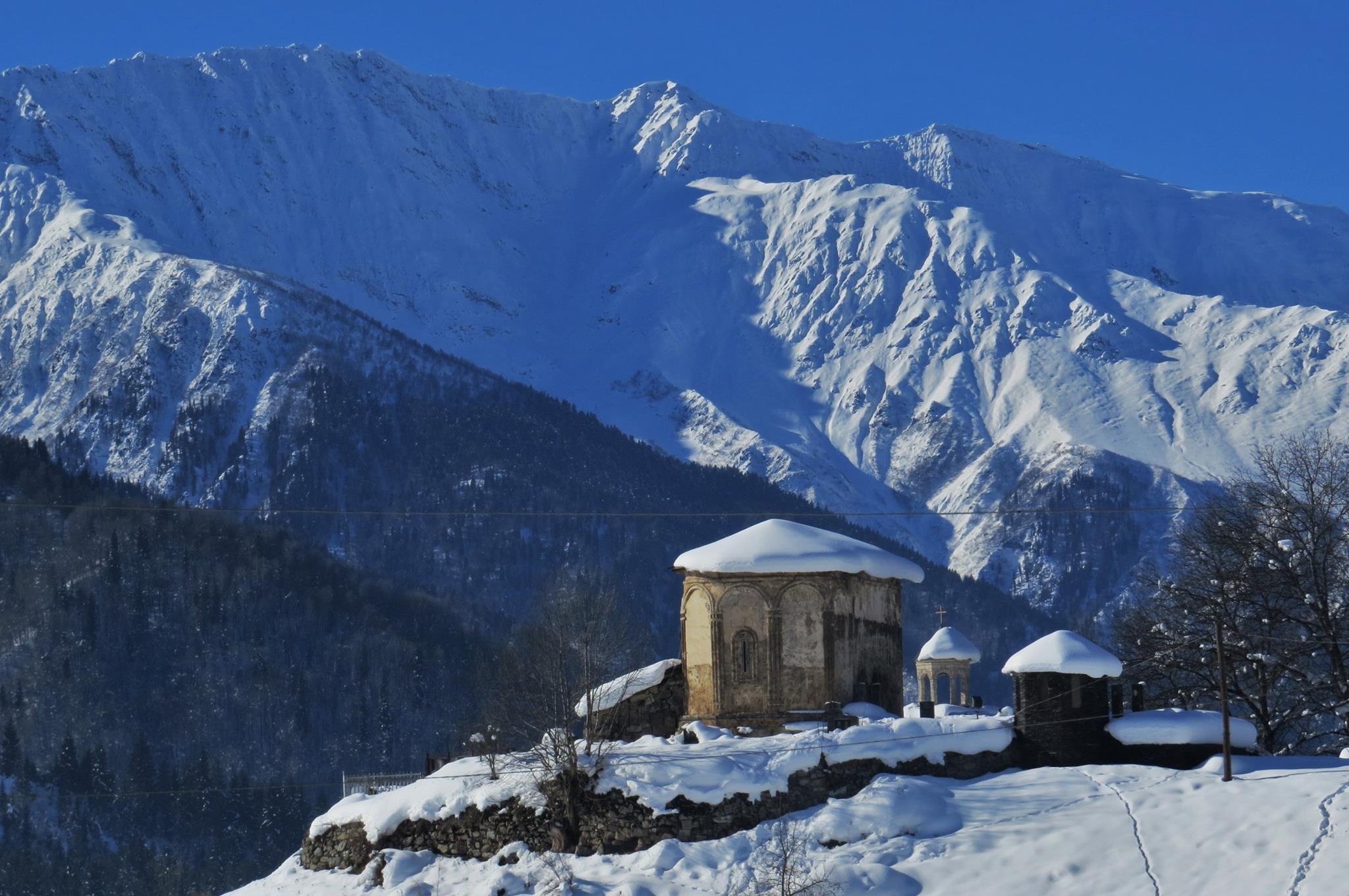 Храм в селе Латали, Сванети Храм в селе Латали, Сванети