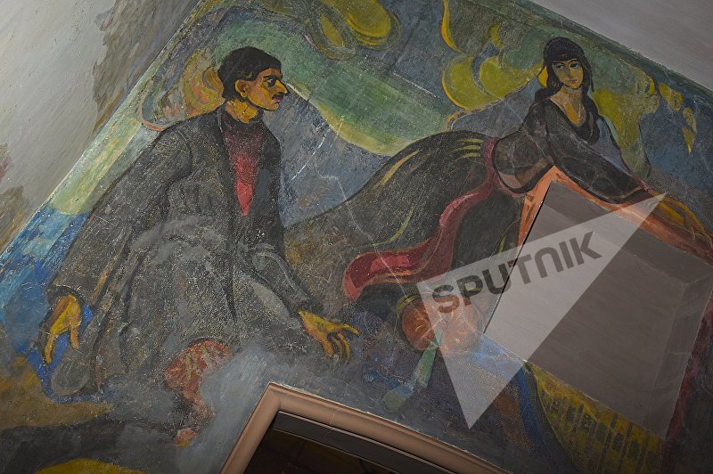 Рисунки и фрески на стенах внутренних помещений в театре Руставели Рисунки и фрески на стенах внутренних помещений в театре Руставели