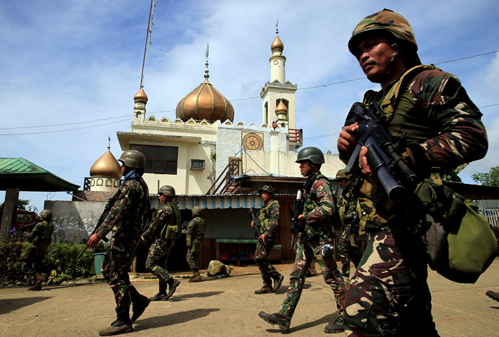 Подразделения правительственных войск проводят зачистку территории у мечети города Марави Филиппины