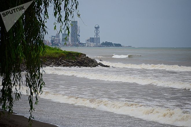 Вид на Батуми и побережье Черного моря после шторма Вид на Батуми и побережье Черного моря после шторма
