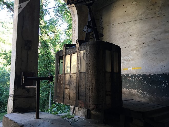 Вагончик канатной дороги в Чиатура Вагончик канатной дороги в Чиатура