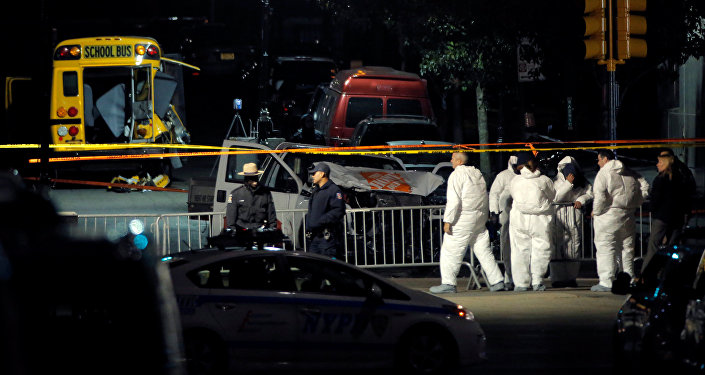 Полицейские и следователи на месте стрельбы в Нью-Йорке