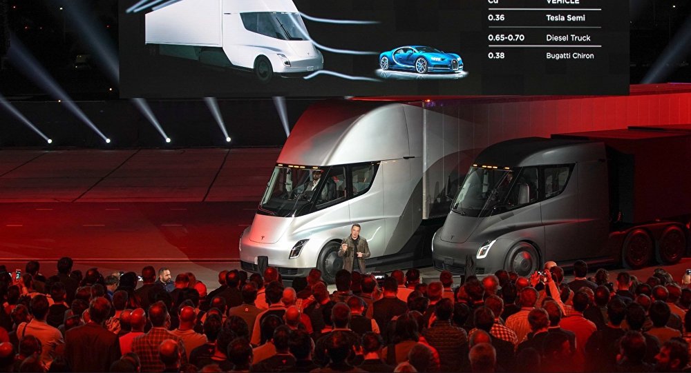 Tesla показала 1-ый видеотизер электрогрузовика Tesla показала 1-ый видеотизер электрогрузовика