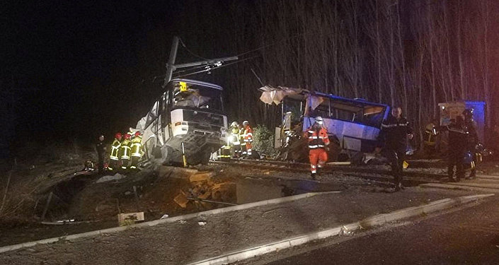 Во Франции 4 ребенка погибли при столкновении поезда и школьного автобуса Во Франции 4 ребенка погибли при столкновении поезда и школьного автобуса
