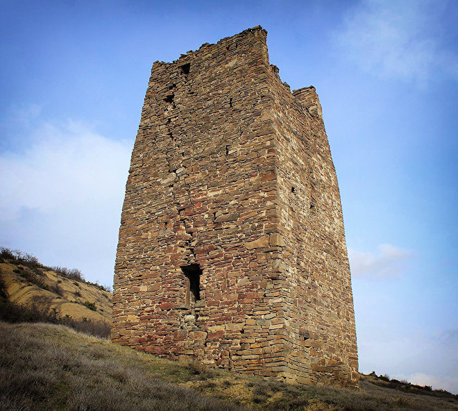 Башня XVI века в селе Ховле в районе Каспи